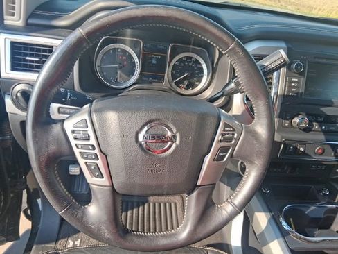 Used 2019 Nissan Titan PRO-4X w/ Pro-4x Convenience Package AWD/4WD image 15
