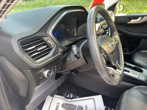 Certified 2022 Ford Escape Titanium AWD/4WD image 13
