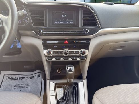 Used 2020 Hyundai Elantra SE image 15