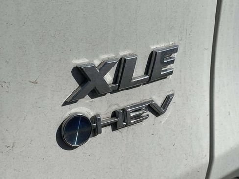 Used 2025 Toyota RAV4 XLE AWD/4WD image 17