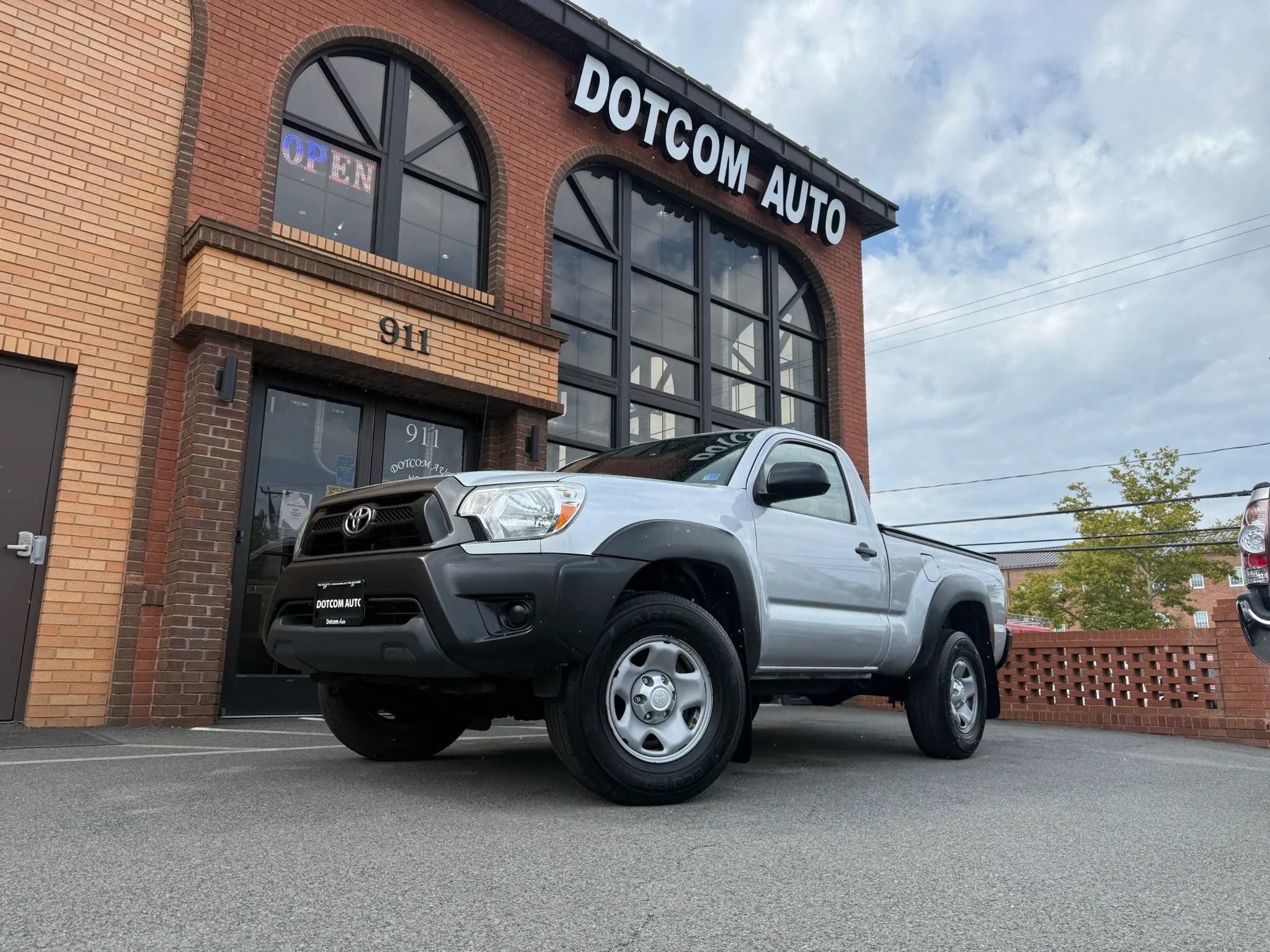Used 2013 Toyota Tacoma 4x4 Regular Cab image 3