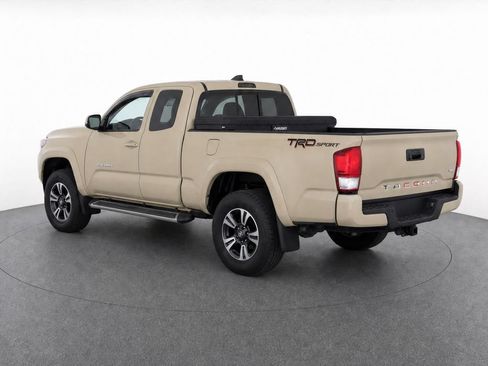 Used 2016 Toyota Tacoma TRD Sport w/ Towing Package RWD image 3