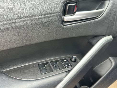 Used 2025 Toyota Corolla Cross XLE image 10