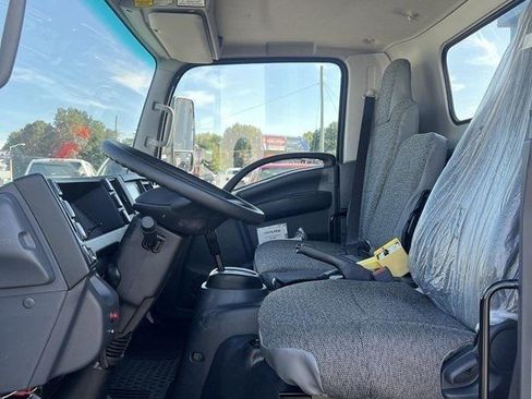 Used 2024 Chevrolet Low Cab Forward image 18