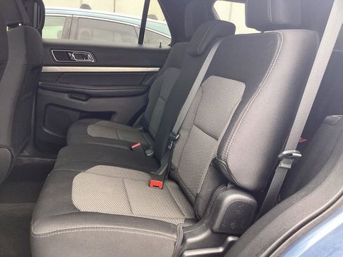 Used 2018 Ford Explorer XLT w/ Equipment Group 201A AWD/4WD image 17