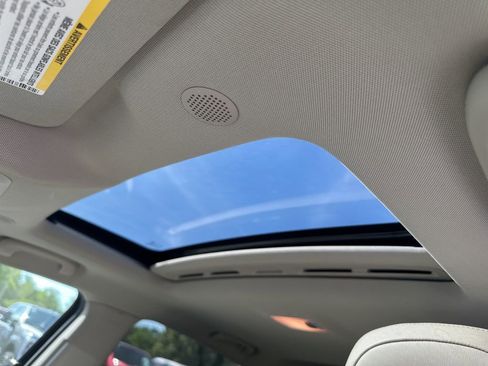 Used 2019 Buick Encore Essence w/ Experience Buick Package FWD image 13