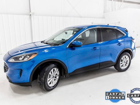 Used 2021 Ford Escape SE image 3
