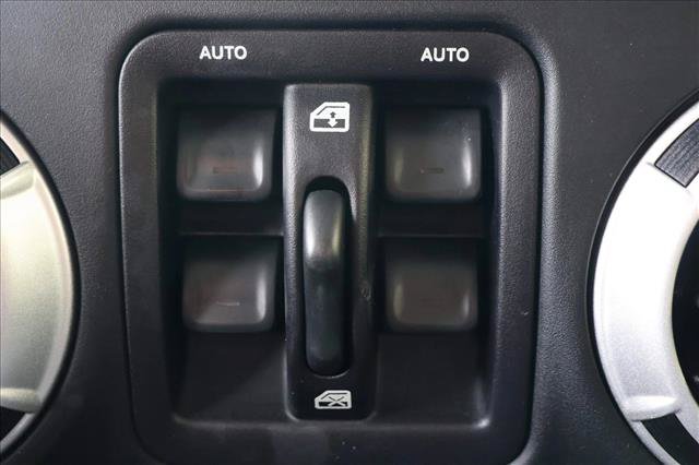 Used 2016 Jeep Wrangler Unlimited Sahara w/ Connectivity Group AWD/4WD image 18