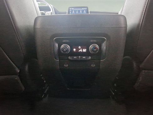 Used 2023 Chevrolet Suburban LT image 24