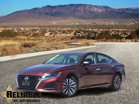 Used 2024 Nissan Altima 2.5 SV FWD image 1