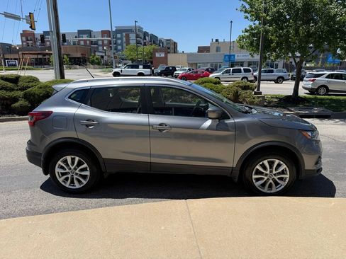 Used 2020 Nissan Rogue Sport SV FWD image 4