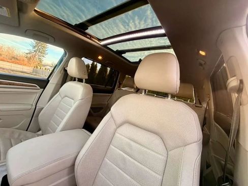 Used 2019 Volkswagen Atlas SEL Premium image 9