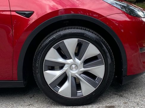 Used 2024 Tesla Model Y Long Range AWD/4WD image 16