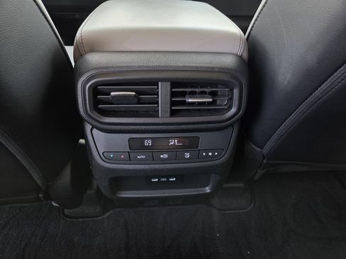 Used 2024 Honda Pilot Touring image 23