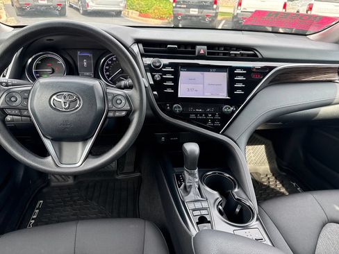 Used 2018 Toyota Camry LE FWD image 22