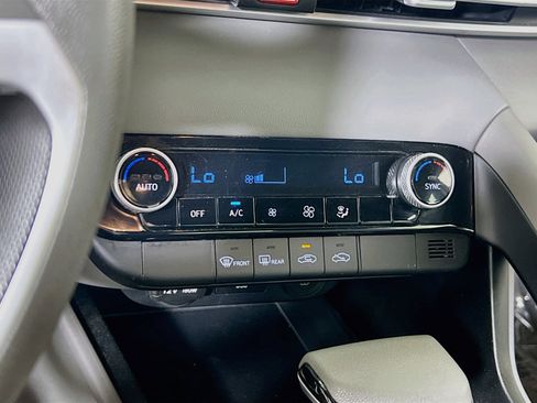 Used 2023 Hyundai Elantra SEL FWD image 15