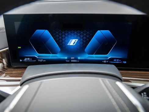 New 2026 BMW X5 xDrive50e image 25