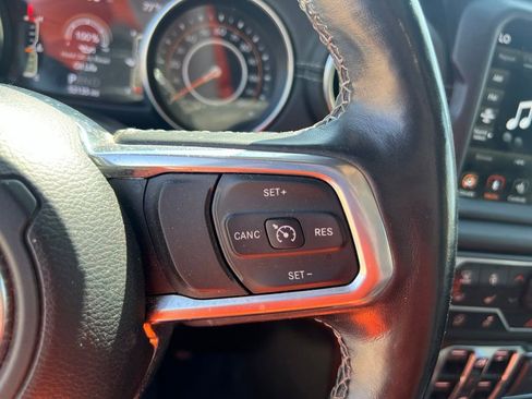 Used 2020 Jeep Wrangler Unlimited Sahara w/ Dual Top Group AWD/4WD image 30