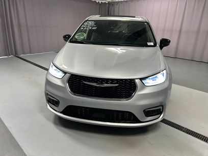 Used 2024 Chrysler Pacifica Limited