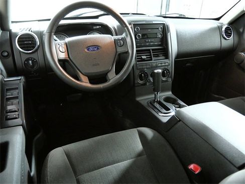 Used 2009 Ford Explorer Sport Trac XLT image 4