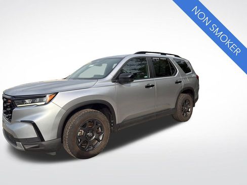 Certified 2024 Honda Pilot TrailSport image 9