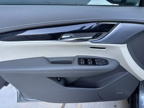 Used 2024 Cadillac XT6 Premium Luxury image 17