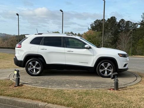 Used 2019 Jeep Cherokee Limited image 8