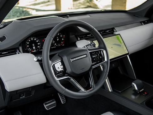 Used 2024 Land Rover Discovery Sport Dynamic SE image 16