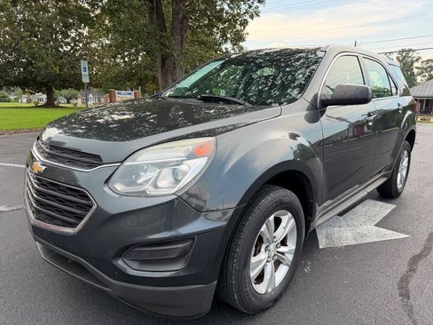 Used 2017 Chevrolet Equinox LS FWD image 2