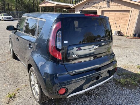 Used 2019 Kia Soul + FWD image 4