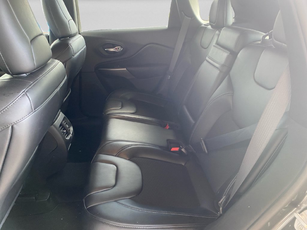 Used 2019 Jeep Cherokee Latitude Plus FWD image 23