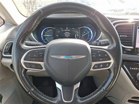 Used 2021 Chrysler Pacifica Touring-L image 19