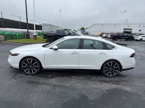 Used 2023 Honda Accord Touring image 3