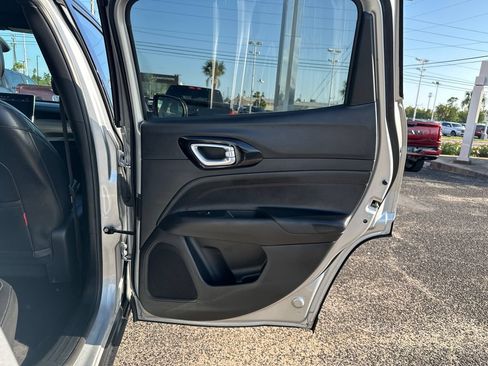 Used 2025 Jeep Compass Trailhawk AWD/4WD image 15