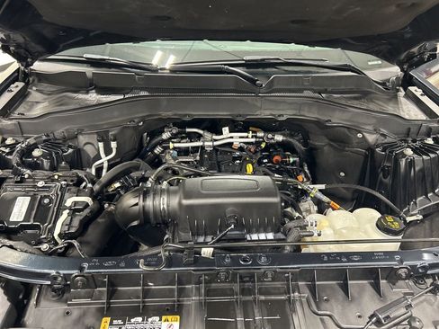 Certified 2022 Ford Explorer XLT w/ Equipment Group 202A image 35