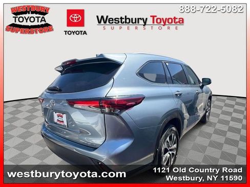 Used 2023 Toyota Highlander XLE image 5