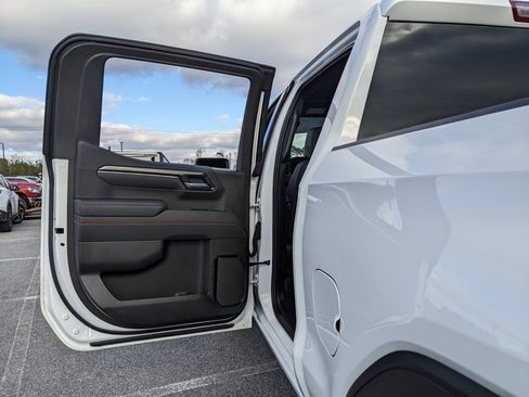 Used 2025 GMC Sierra 1500 AT4 image 59