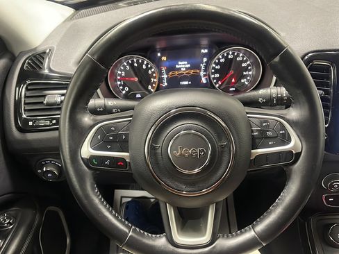 Used 2019 Jeep Compass Latitude AWD/4WD image 4