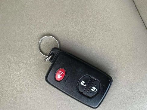 Used 2013 Toyota Prius V Five image 24