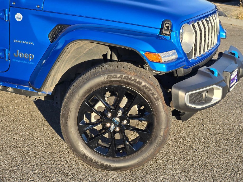 Used 2024 Jeep Wrangler Unlimited Sahara w/ Technology Group AWD/4WD image 9