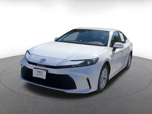 Used 2025 Toyota Camry LE image 7