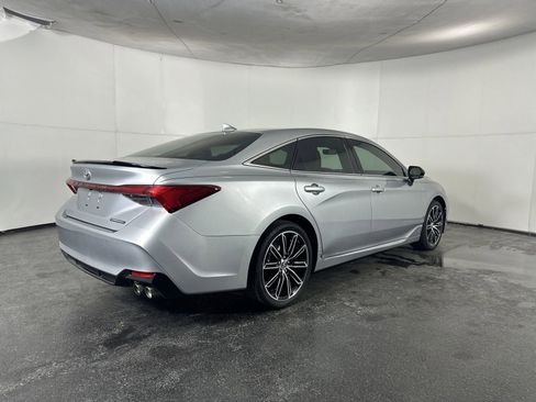 Used 2019 Toyota Avalon Touring image 11