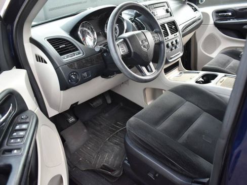 Used 2016 Dodge Grand Caravan SXT FWD image 13