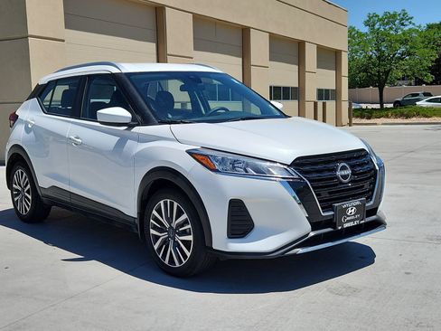Used 2024 Nissan Kicks SV FWD image 7