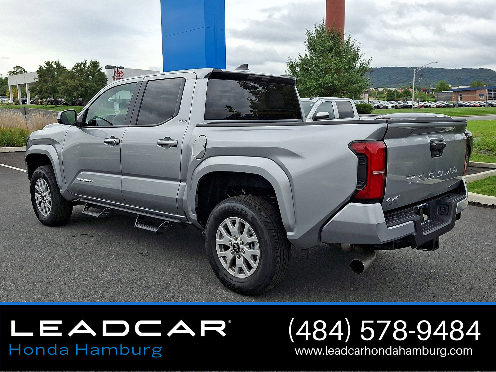 Used 2026 Toyota Tacoma SR5 AWD/4WD image 4