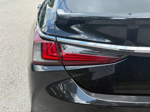 Used 2025 Lexus ES 300h w/ Accessory Package (Z2) FWD image 10