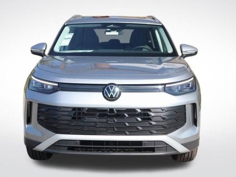 New 2026 Volkswagen Tiguan SE image 2