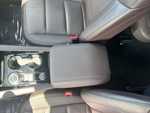 Used 2025 Ford Explorer Platinum w/ LUX Leather Package AWD/4WD image 33