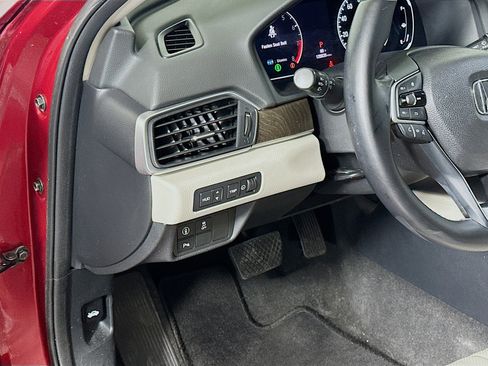 Used 2018 Honda Accord Touring image 17