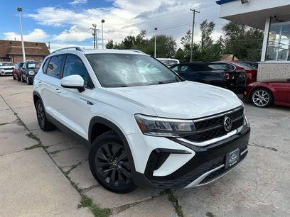 Used 2022 Volkswagen Taos SE w/ Panoramic Sunroof Package